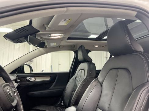 Used 2023 Volvo XC40 B4 Ultimate FWD image 19