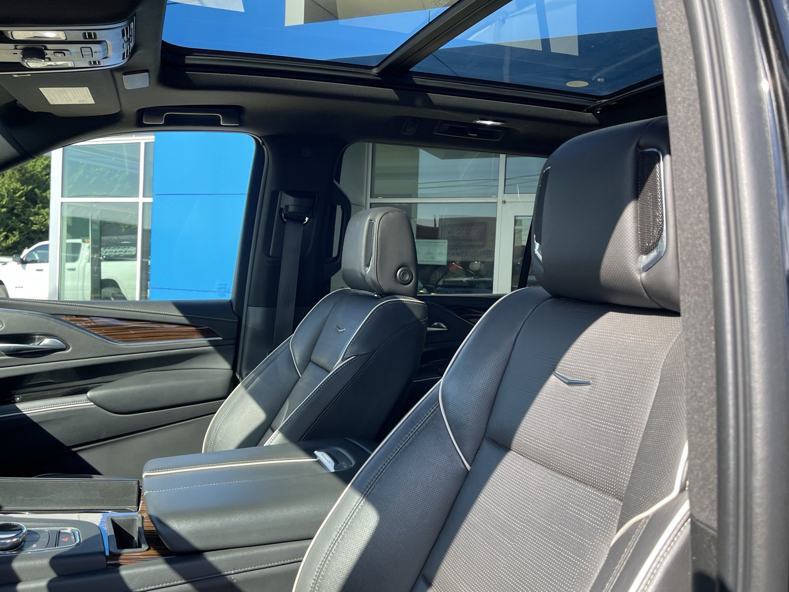 Used 2023 Cadillac Escalade ESV Premium Luxury AWD/4WD image 20