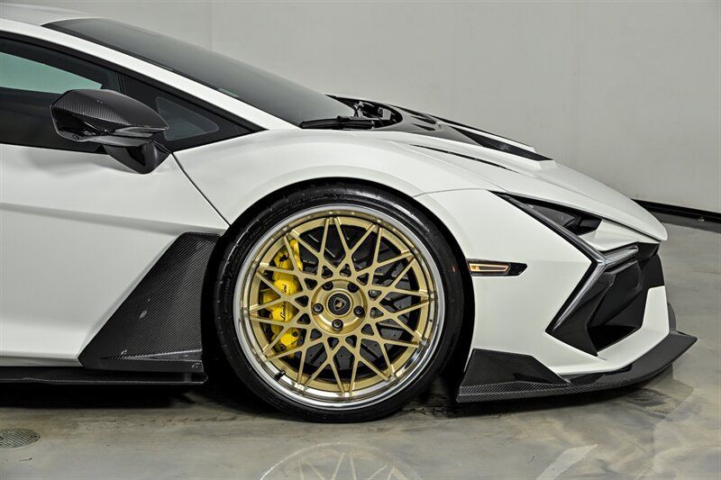 Used 2024 Lamborghini Revuelto AWD/4WD image 42