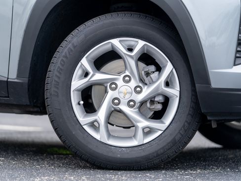 Used 2025 Chevrolet Trax LS w/ LS Convenience Package FWD image 36