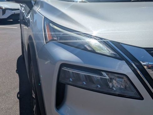 Used 2023 Nissan Rogue SV image 9