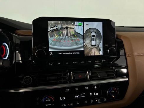 Used 2024 Nissan Pathfinder Platinum w/ Cargo Package image 16