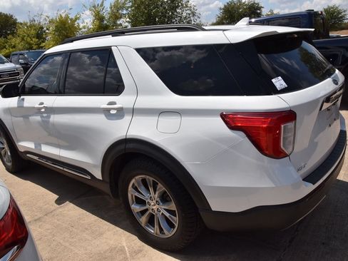 Used 2020 Ford Explorer XLT w/ Equipment Group 202A RWD image 6