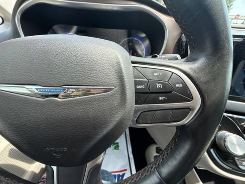 Used 2018 Chrysler Pacifica Touring-L Plus FWD image 22