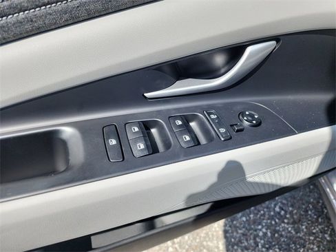 New 2025 Hyundai Elantra Limited image 14