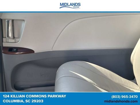 Used 2012 Toyota Sienna XLE FWD image 11