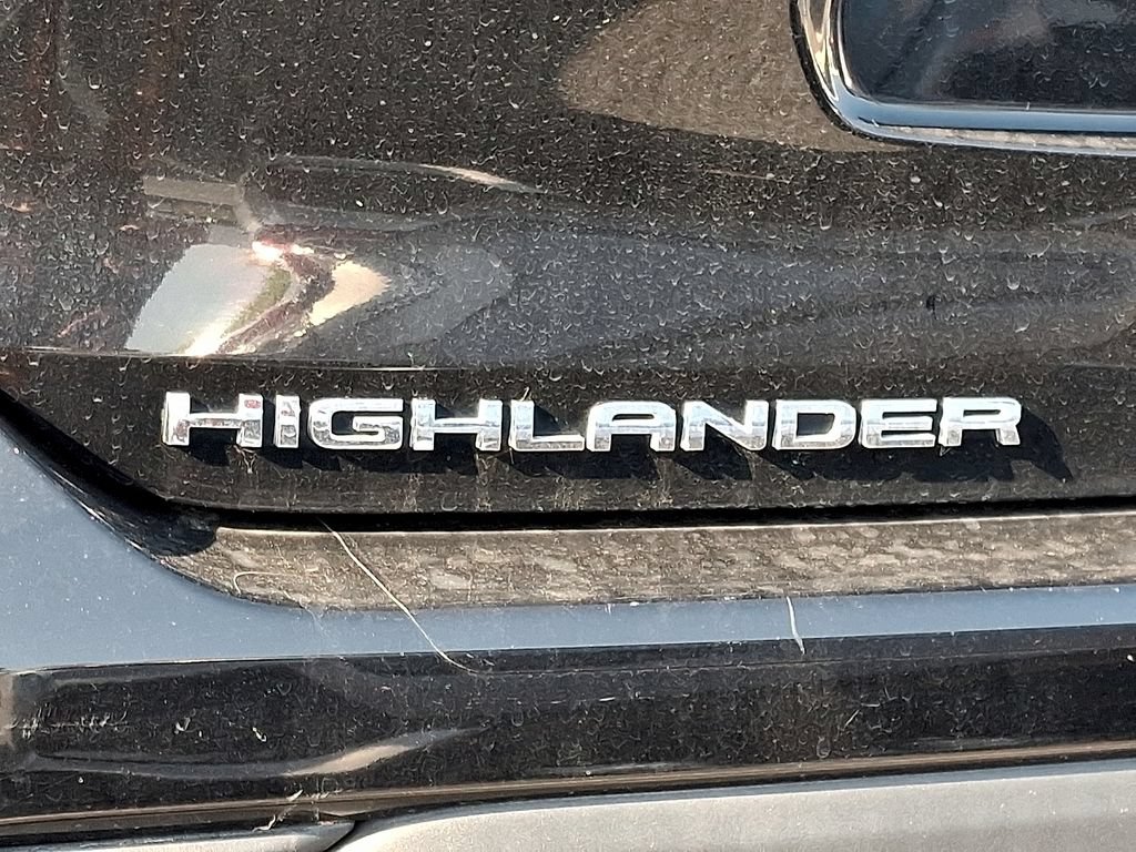 Used 2021 Toyota Highlander XLE AWD/4WD image 9