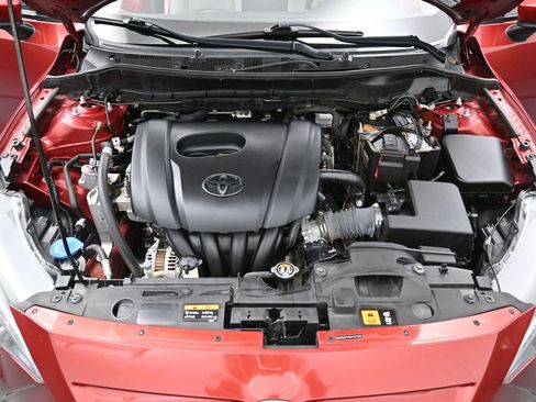 Certified 2019 Toyota Yaris LE image 32