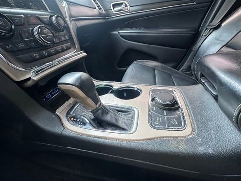 Used 2017 Jeep Grand Cherokee Limited image 16