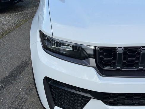 New 2026 Jeep Grand Cherokee Laredo image 5