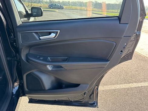Used 2023 Ford Edge SE w/ Black Appearance Package image 16