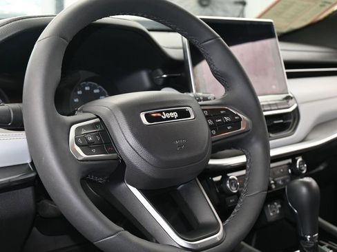 Used 2023 Jeep Compass Limited image 13