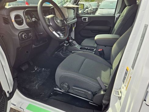 Used 2024 Jeep Wrangler Sahara w/ Safety Group image 16