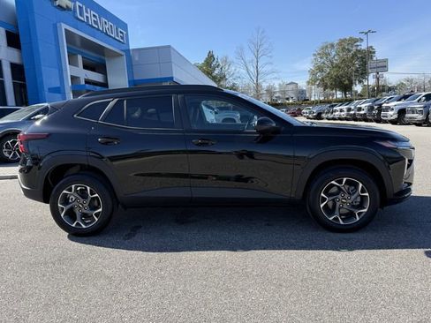 New 2026 Chevrolet Trax LT w/ Driver Confidence Package image 2