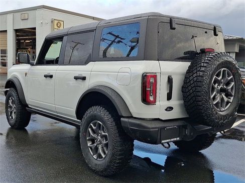 New 2025 Ford Bronco Badlands image 4