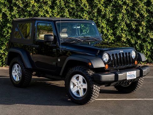 Used 2009 Jeep Wrangler X w/ 32" Tire & Wheel Group AWD/4WD image 3