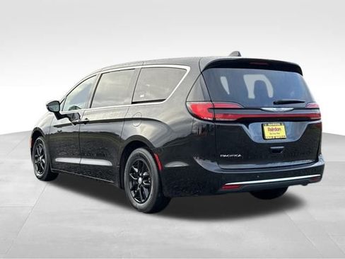 Used 2024 Chrysler Pacifica Touring-L image 5