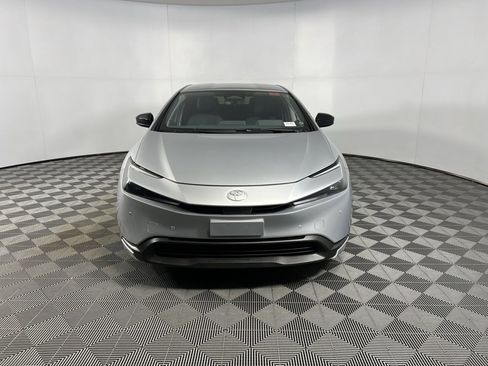 Used 2025 Toyota Prius LE image 6