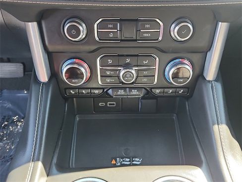 Certified 2024 GMC Yukon SLT w/ SLT Luxury Package image 32