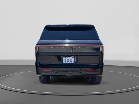 Used 2025 Lincoln Navigator Reserve AWD/4WD image 5