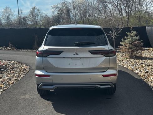 New 2025 Mitsubishi Outlander SE image 4