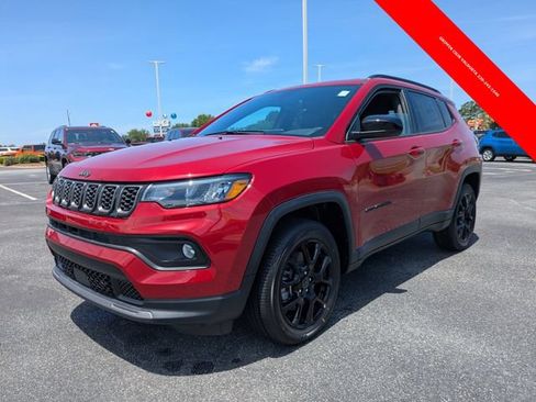 Used 2025 Jeep Compass Latitude w/ Convenience Group AWD/4WD image 7