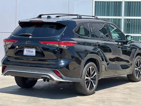 Used 2021 Toyota Highlander XSE AWD/4WD image 4