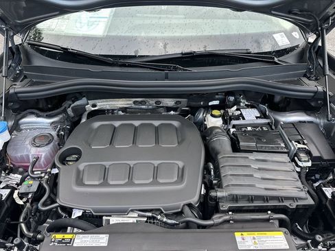 New 2025 Volkswagen Tiguan SE image 27