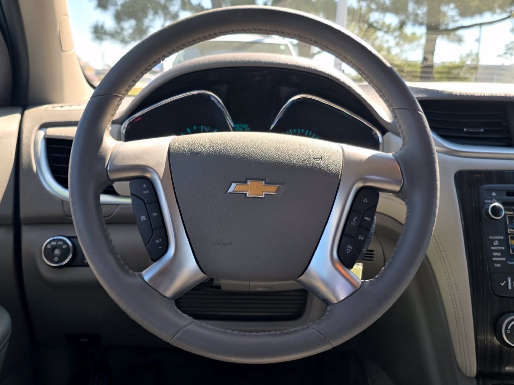 Used 2017 Chevrolet Traverse LT w/ Style and Technology Package FWD image 14