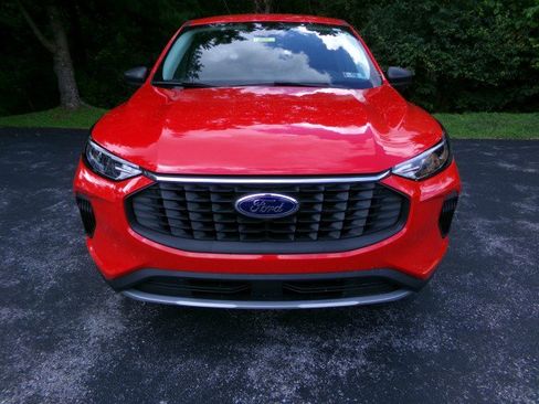 Used 2024 Ford Escape Active AWD/4WD image 3