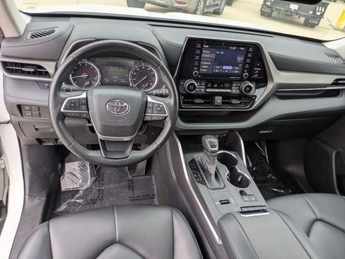 Used 2022 Toyota Highlander XLE image 14