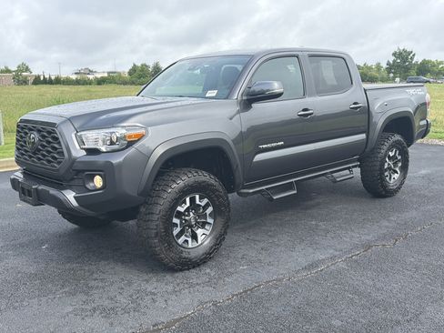 Used 2022 Toyota Tacoma TRD Off-Road w/ Technology Package RWD image 5