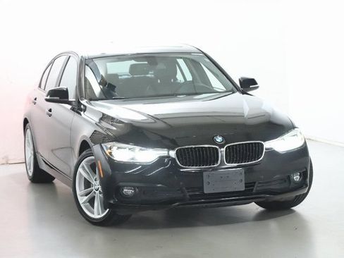 Used 2018 BMW 320i Sedan RWD image 2