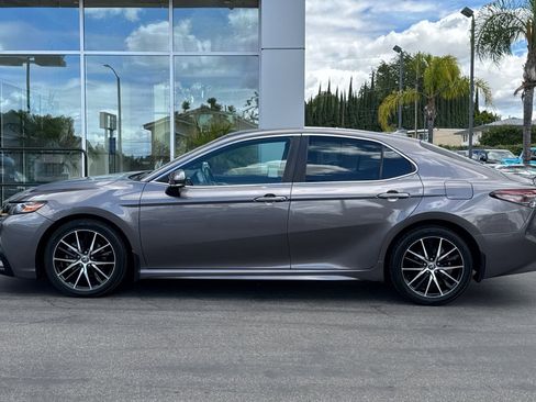 Used 2022 Toyota Camry SE FWD image 9