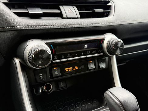 Used 2022 Toyota RAV4 XLE image 30