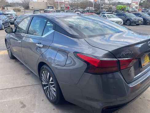 Used 2024 Nissan Altima 2.5 SV image 6