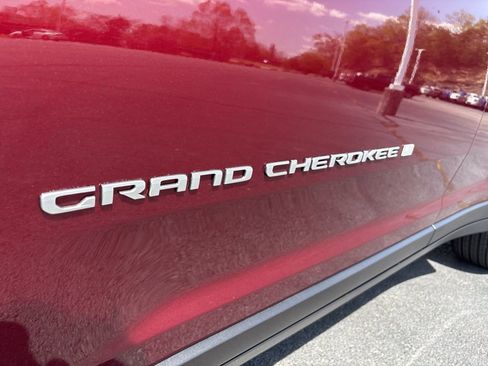 Used 2024 Jeep Grand Cherokee Laredo X w/ Luxury Tech Group I image 22