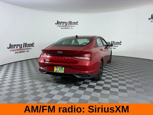 Used 2023 Hyundai Elantra SEL w/ Preferred Accessory Package image 9