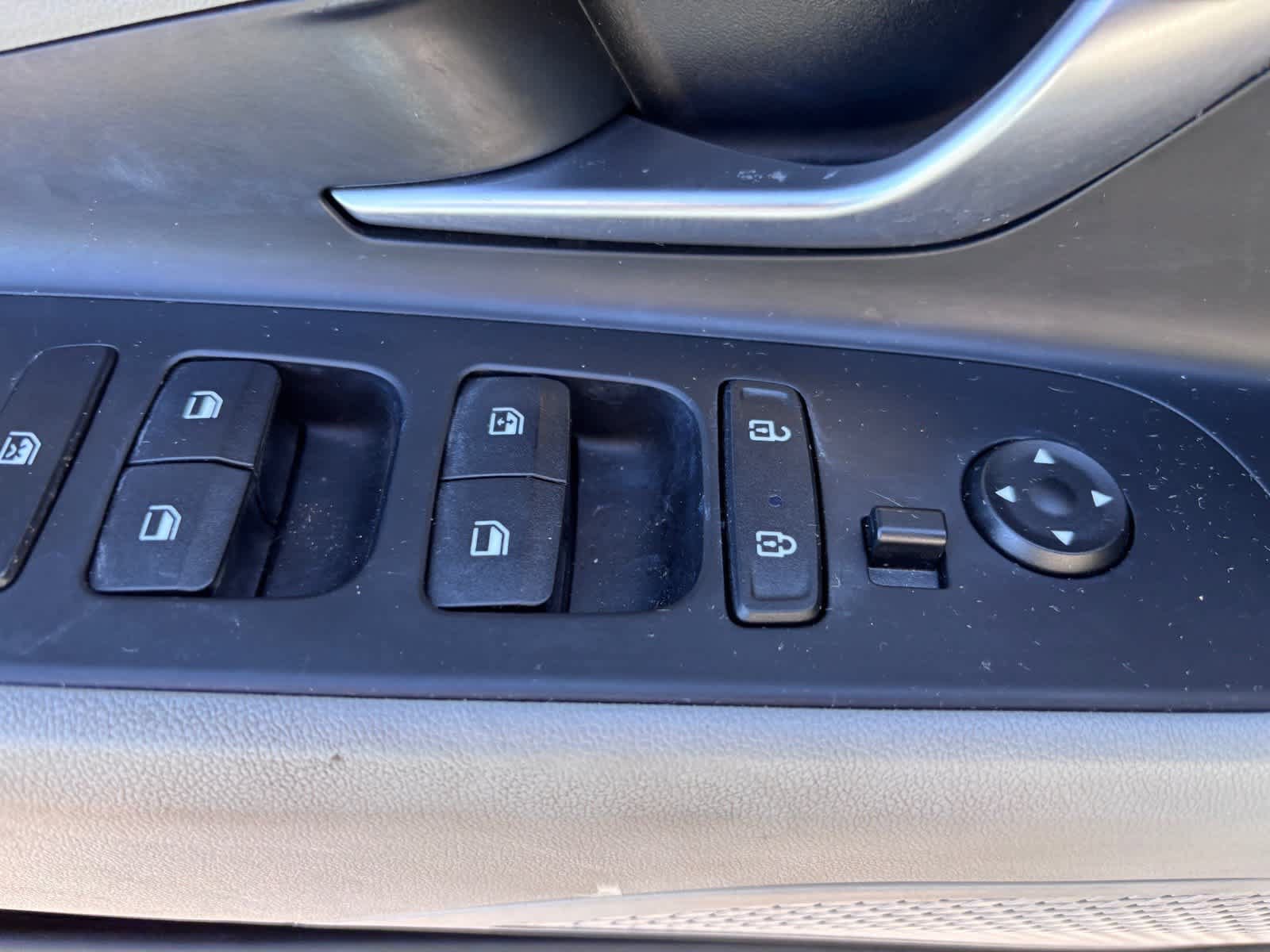 Used 2022 Hyundai Elantra Limited FWD image 12