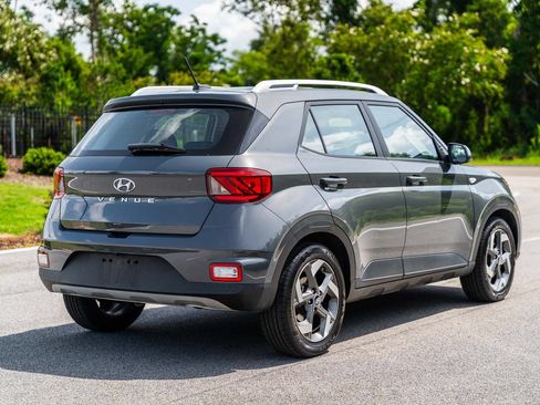 Used 2024 Hyundai Venue SEL FWD image 7