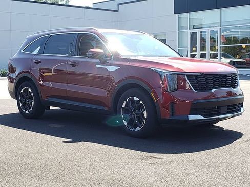 Certified 2024 Kia Sorento S FWD image 8