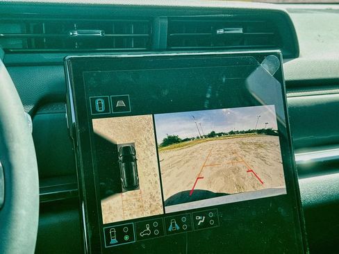 Used 2027 GMC Terrain AT4 w/ Technology Package II AWD/4WD image 17