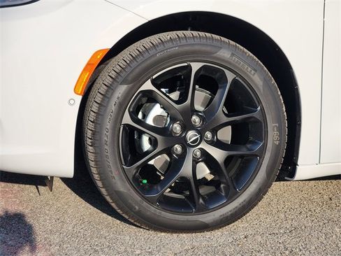 New 2026 Chrysler Pacifica Limited w/ S Appearance Package image 8