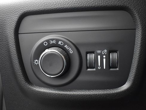 New 2025 Jeep Grand Cherokee Altitude image 17