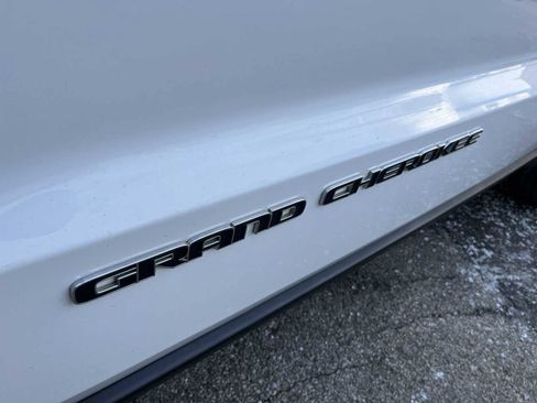 Used 2020 Jeep Grand Cherokee Laredo image 29