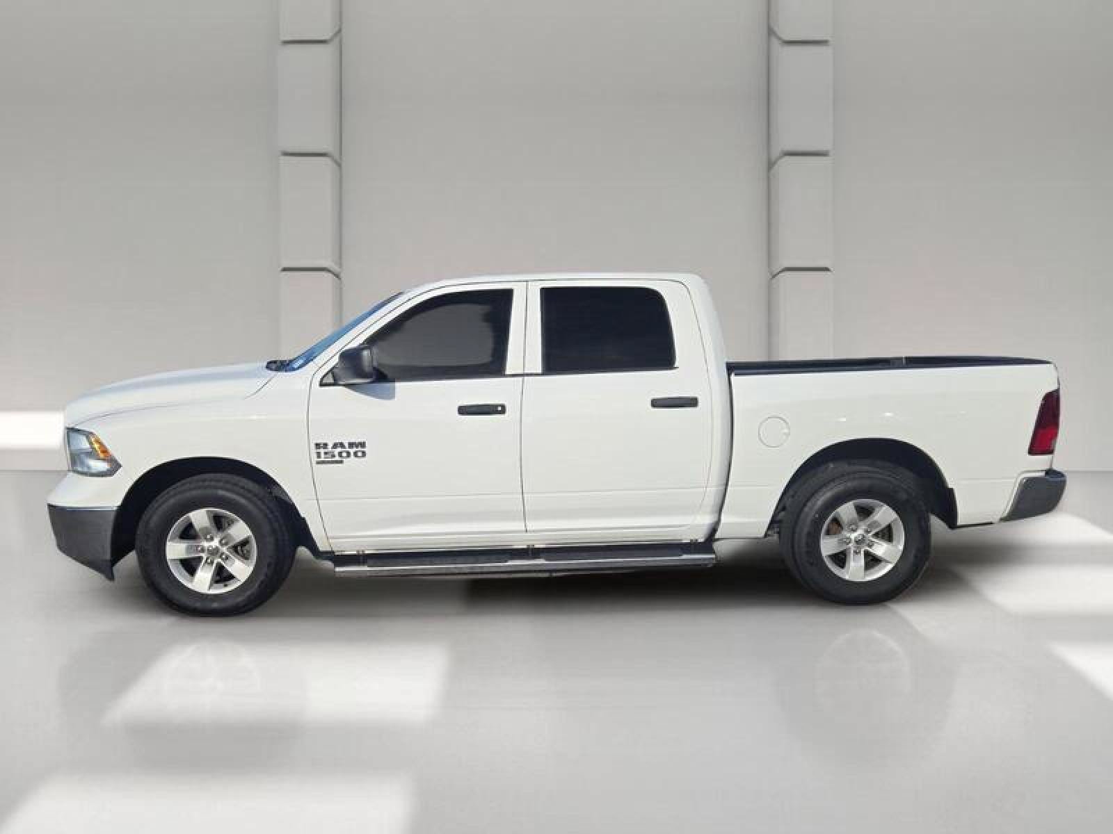 Used 2020 RAM 1500 Tradesman w/ Chrome Appearance Group RWD image 4