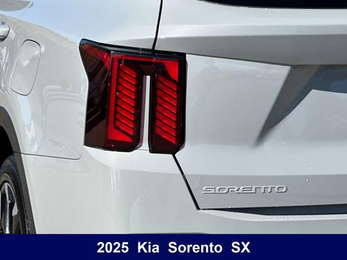 Used 2025 Kia Sorento SX FWD image 35