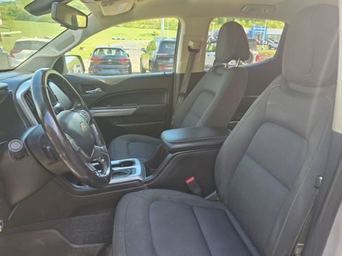 Used 2019 Chevrolet Colorado LT w/ LT Convenience Package AWD/4WD image 9