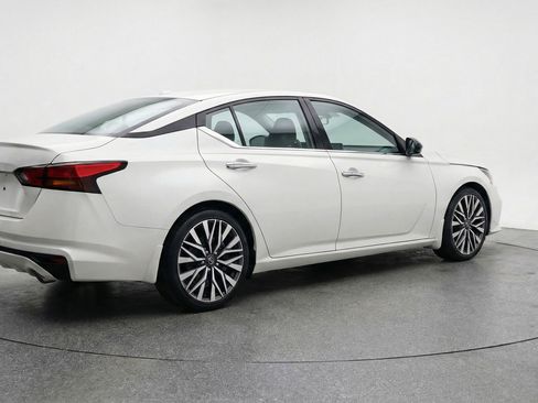 Used 2025 Nissan Altima 2.5 SV image 9