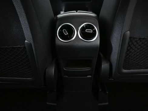 Used 2022 Mercedes-Benz GLB 250 4MATIC image 18